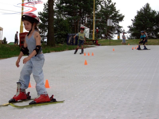 Sportfix - dziecko na stoku igelitowym